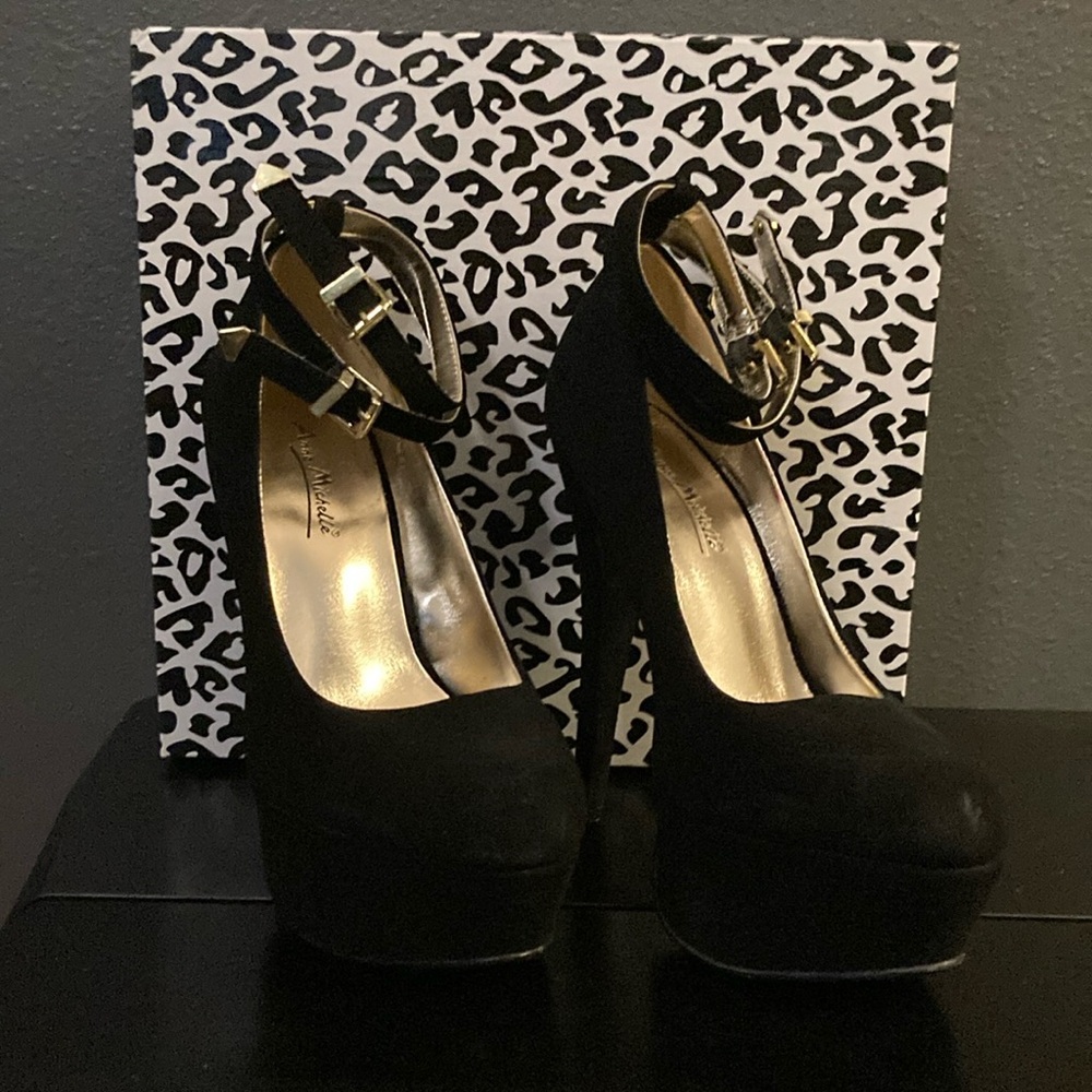 Anne Michelle black suede heel
